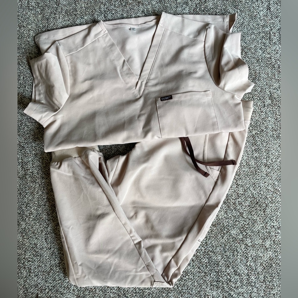 Scrub set